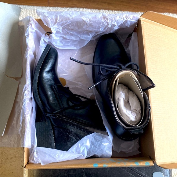 NWOT EuroSoft by Sofft Anyse black winter super comfortable booties!! - Picture 4 of 6
